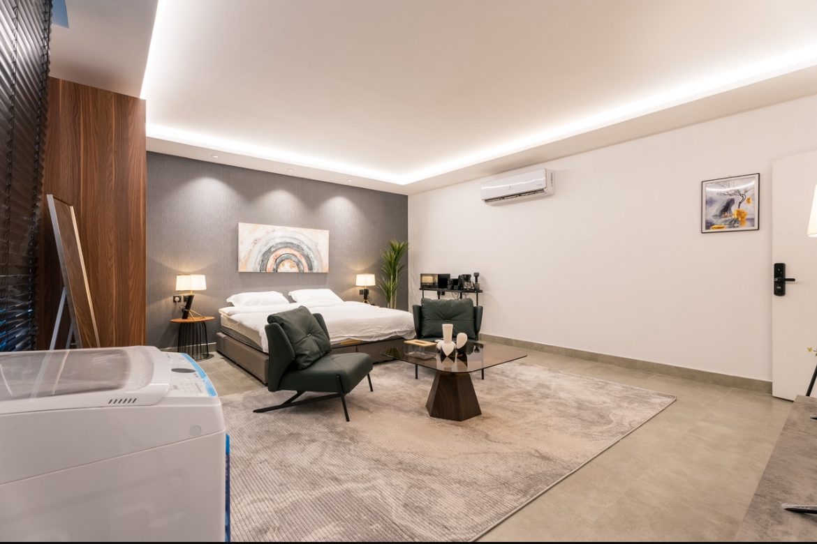 RO استديو للإيجار بحي الملقا- بريميوم